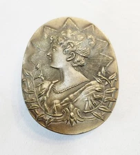 Vintage 1970's Portrait Of Woman Belt Buckle Brasstone Bergamot D-72