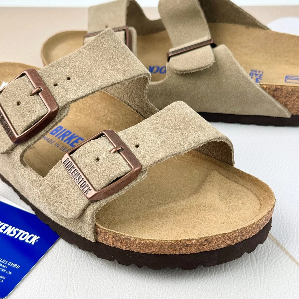Sandalias informales suaves Birkenstock para mujer Arizona de gamuza topo de cuero Foto 4 de 4