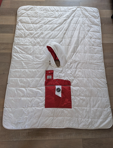 Poler Detroit Red Wings Reversible Camp Poncho Stadium Blanket Reversible - Picture 3 of 12