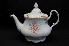 ROYAL ALBERT " Berkeley " Large Teapot