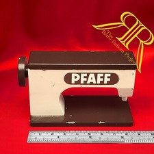 Machine à coudre vintage en