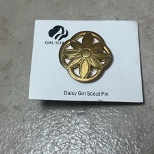 Vintage Daisy Girl Scouts Lapel Pin Pinback Gold Tone Flower Shape GSA New