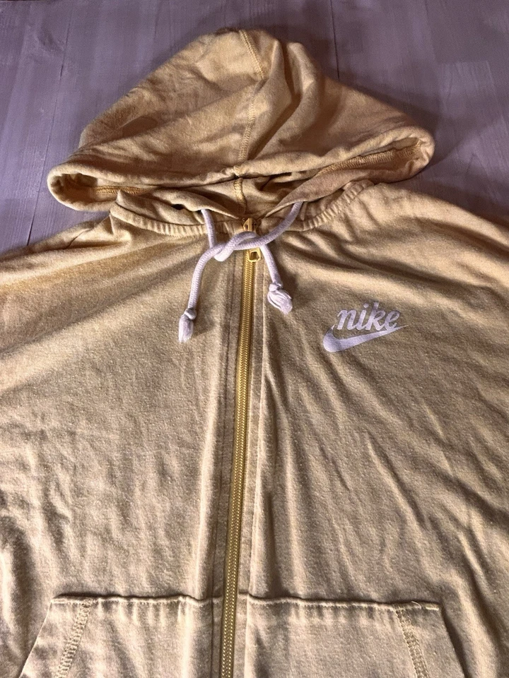 Suéter con capucha Nike para mujer cremallera completa amarillo con cordón talla pequeña. Foto 2 de 4