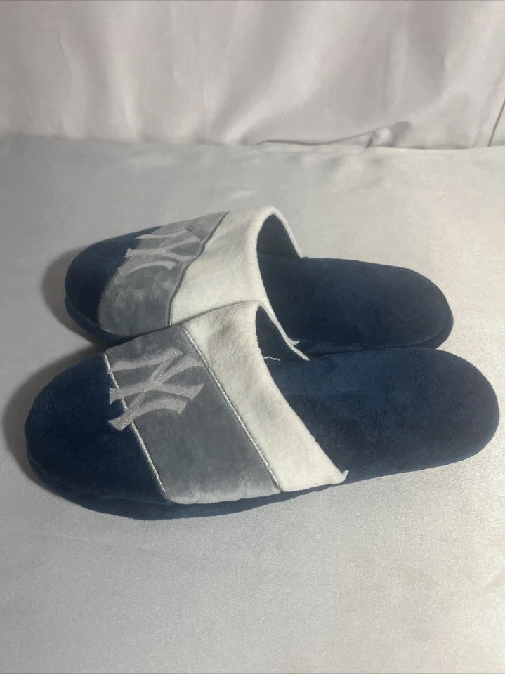 Zapatillas New York Yankees Talla 11/12 Para hombres Rayas Logo Grande Zapatos Deslizables Foto 4 de 4
