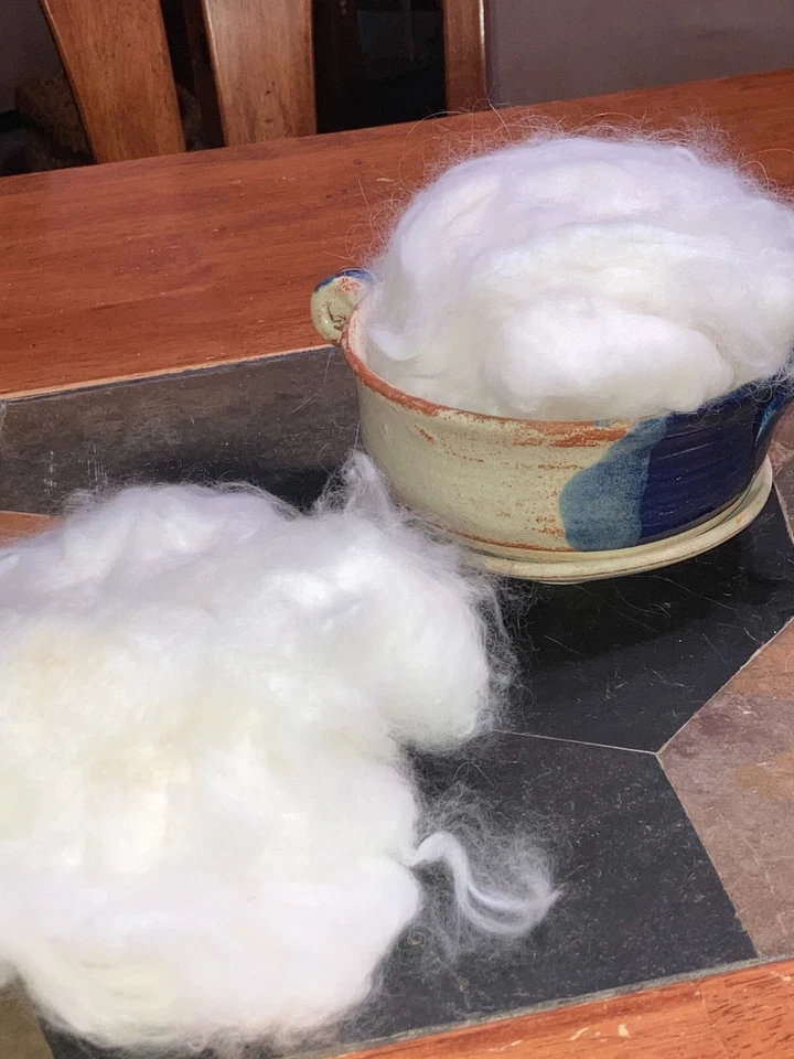 CONEJO ANGORA MOHAIR-10 gm Fibra Suelta-Limpio-Giro-Tejido-Fieltro-Artesanía. Blanco 2-3 pulgadas Foto 4 de 4