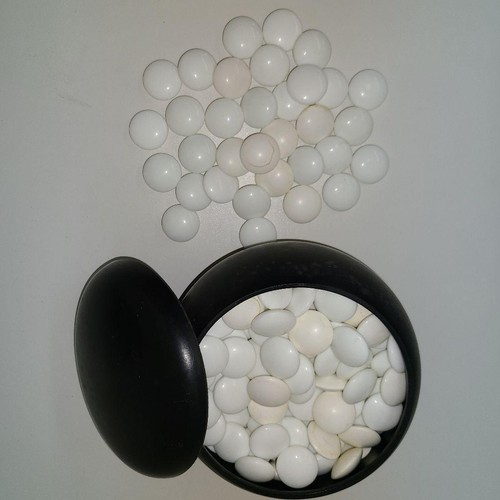 black and white Go stone set plastic with case for Japanese IGO games - Picture 4 of 7