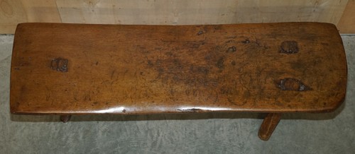 PRIMITIVE ANTIQUE 1740 SPANISH 18TH CENTURY THREE LEGGED BENCH OR COFFEE TABLE - Picture 10 of 20
