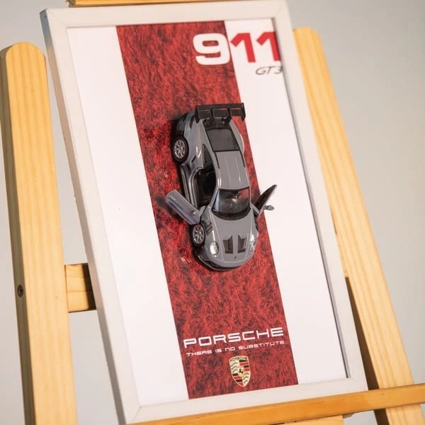 MARCO DE COCHE FUNDIDO A PRESIÓN PORSCHE 911 GT3 RS | Cuadro A4 | Arte de pared Motorsport Foto 2 de 4