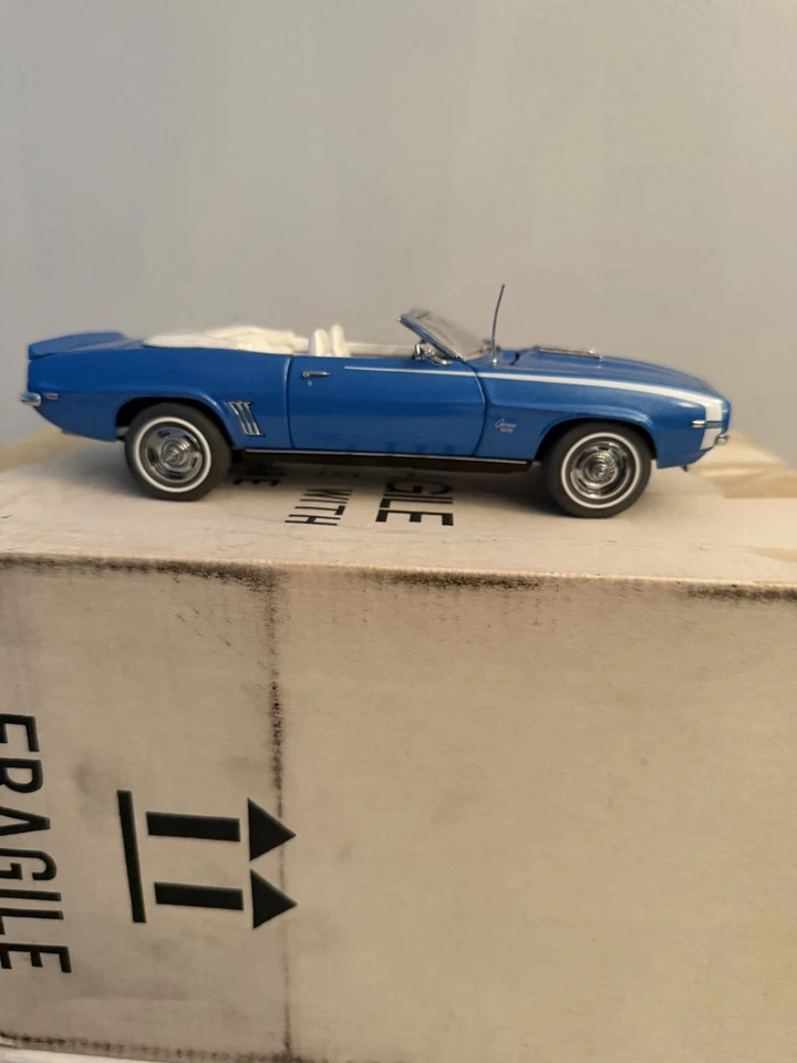 Chevrolet Camaro 1969 convertible Danbury como nuevo azul escala 1:24 Foto 3 de 4