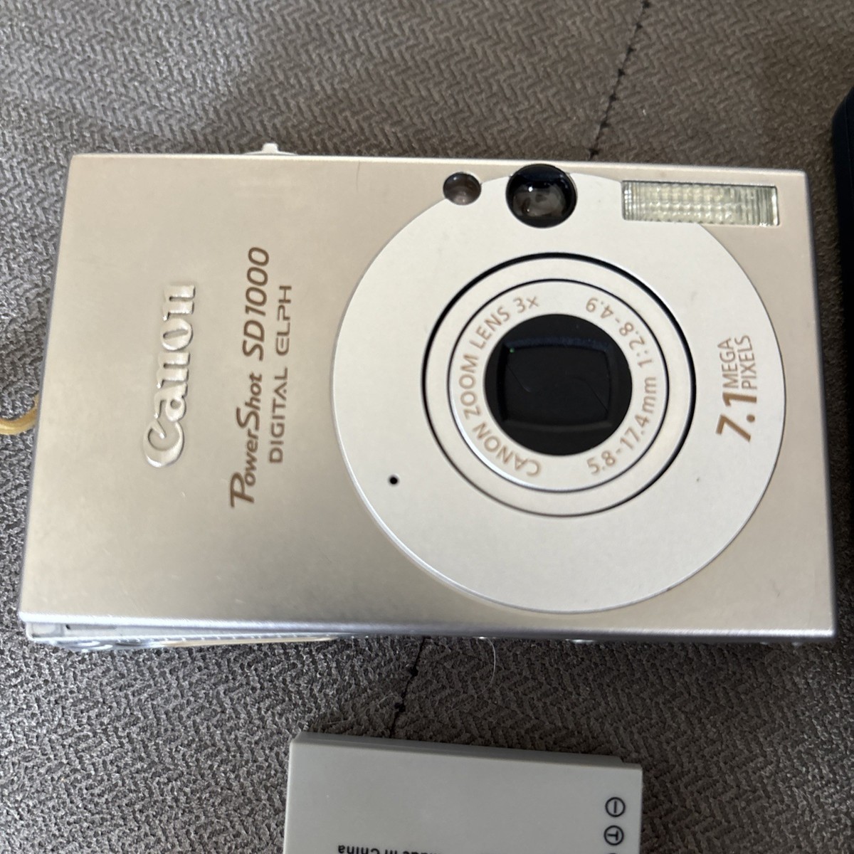 Canon PowerShot SD1000 Compact Digital Camera 7.1MP 3x Zoom Silver