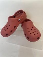 Crocs Unisex Women  s Sz 8 Men  s Sz 6 Strawberry Wine / Pink Slip On Clogs EUC