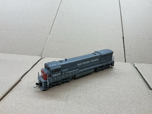 ATHEARN HO SCALE DIESELLOK U33C SOUTHERN PACIFIC N.8634 NICHT FAHRBEREIT! | Zustand: Used