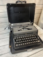 Royal Quiet De Luxe Manual Portable Typewriter model late 1940s and 1950s thumbnail