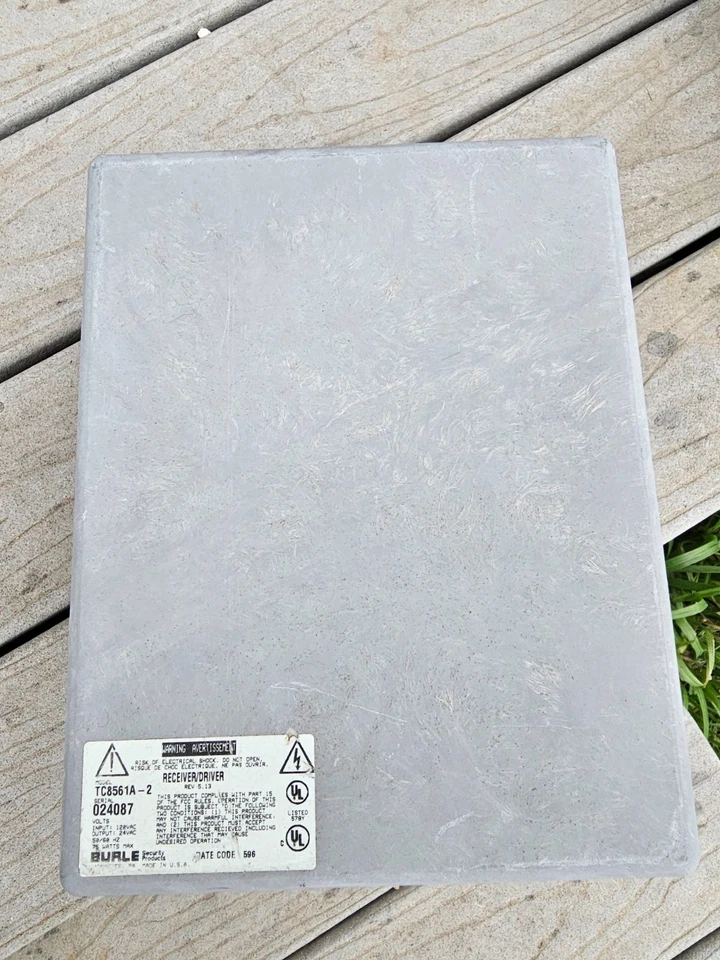 Receptor Burle - Driver - Modelo TC8561A-2 - Unidad de control de cámara de seguridad y lente Foto 2 de 2