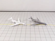 2x Bombardier Global 7500 Business Private Jet Models 1:400 Scale Diorama