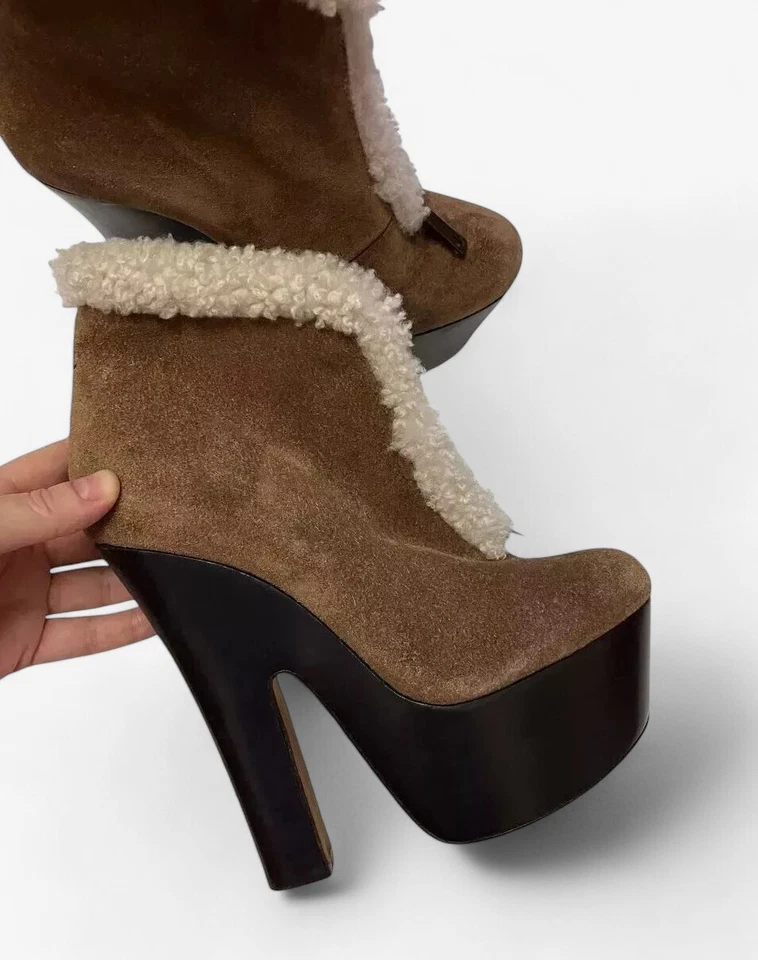 Hermosas botas marrones con suela gruesa de Dsquared2 EE. UU. 6/ REINO UNIDO 4/ UE 37 Foto 2 de 4