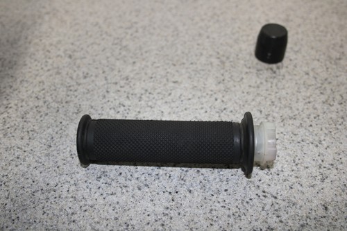 2013 Triumph Daytona 675 ABS MOTION PRO RIGHT THROTTLE GRIP - Picture 4 of 7