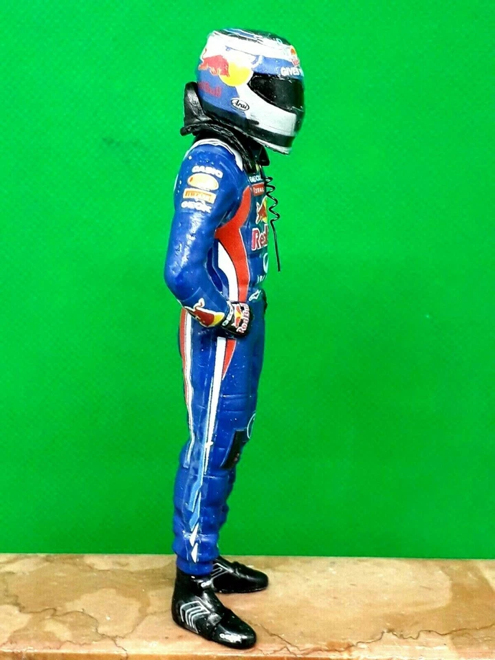 SEBASTIAN VETTEL Red Bull RB7 RENAULT 2011 pilot Mini DRIVER FIGURE 1:18 RESIN - Immagine 2 di 4