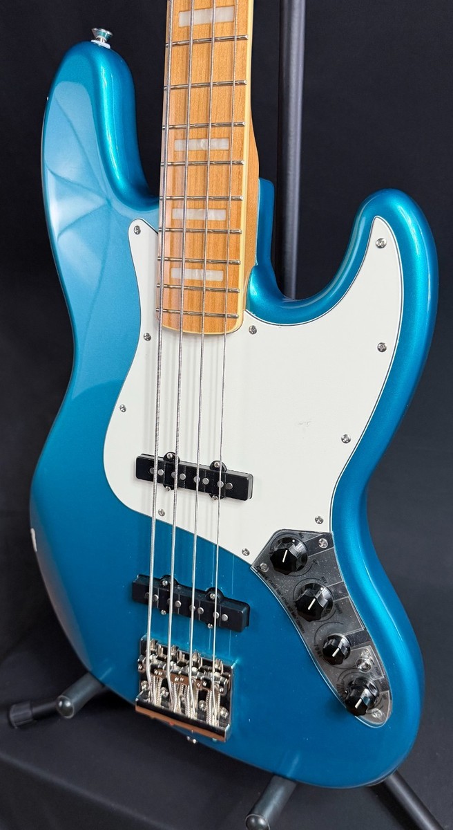 Squier Classic Vibe Active 70's Jazz Bass 4-String Bass Guitar
