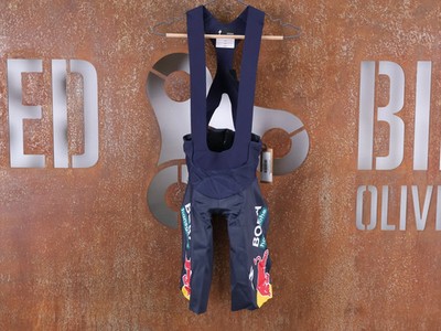 SPECIALIZED RED BULL - BORA HANSGROHE RACE BIB SHORT LEADER / KURZE TRÄGERHOSE