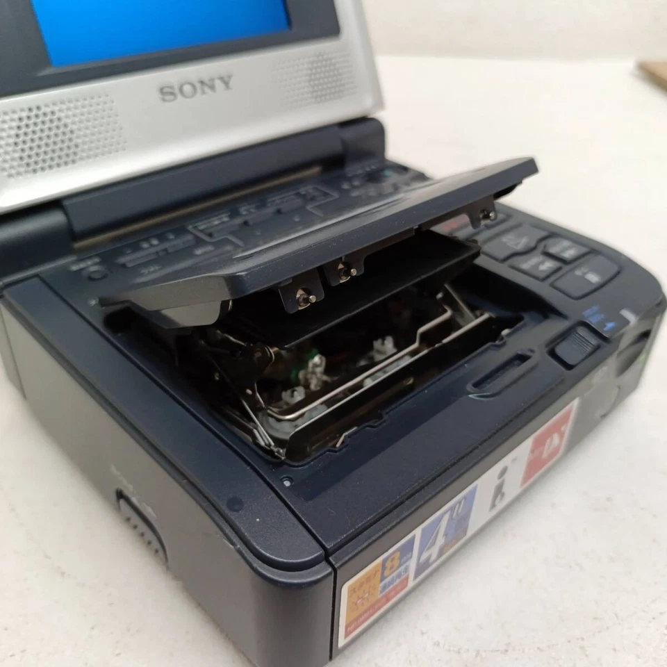 Sony GV-D1000 Digital video cassette recorder with 4-inch LCD monitor - Image 2 of 4