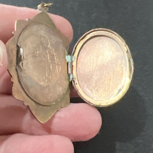 Vintage Brass Cameo Locket Necklace 24 In Chain - Picture 9 of 14