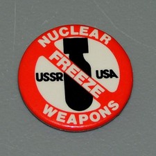 USSR USA Freeze Nuclear Weapons 1982 Anti-Nuke Protest Cause Pinback Button