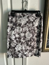 Talbots Petites 4P Gray/White Floral Pencil Skirt Knee Length Zip Closure