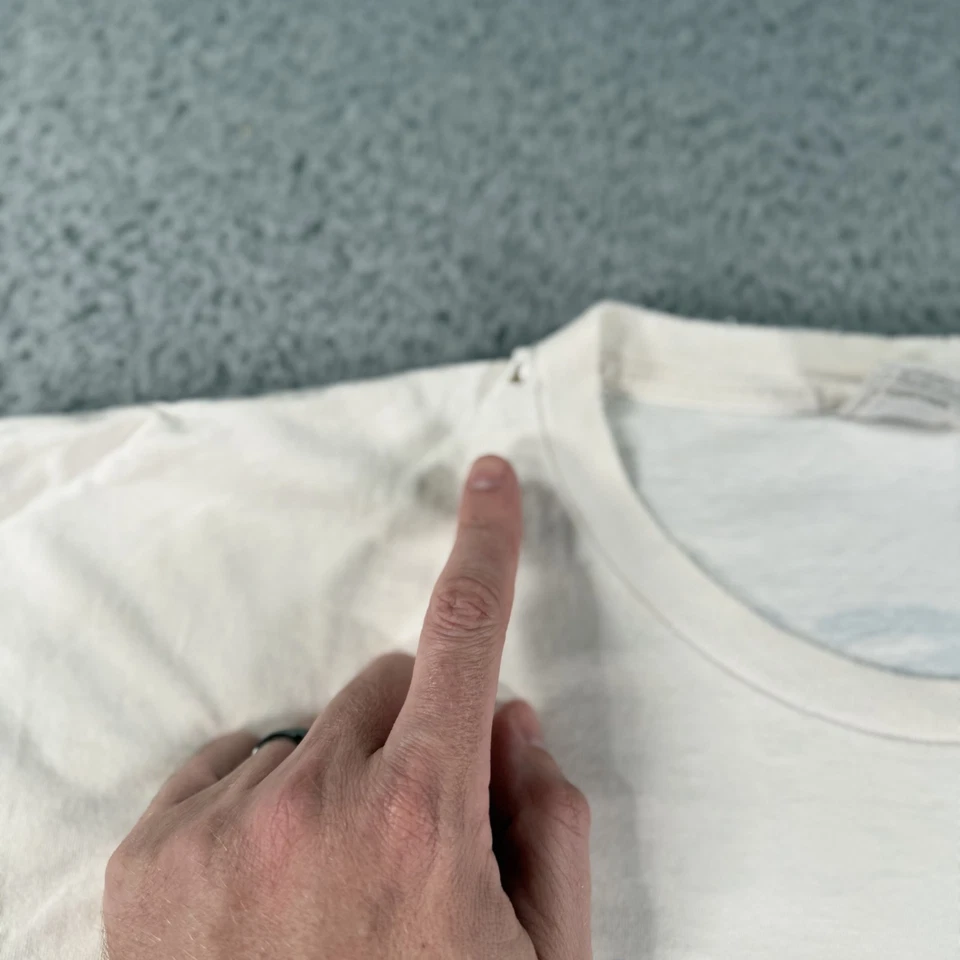 Vintage UConn Huskies T-Shirt Mens 2XL White Champions 90s Nike Center Swoosh - Image 4 of 4