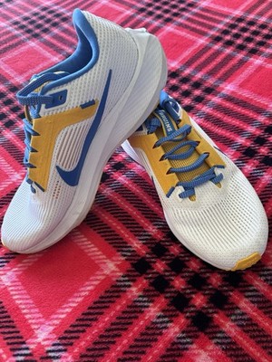UCLA Bruins Nike Unisex Zoom Pegasus 40 Running Shoes in white, Men s 7.5