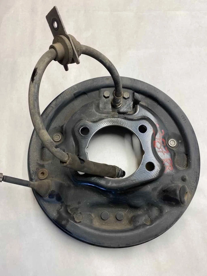 Ford Focus 2014 placa de respaldo de freno trasero protector contra salpicaduras lado derecho derecha T Foto 2 de 4