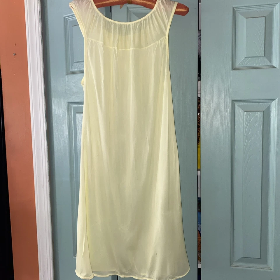 Camisón amarillo vintage años 60 70 nailon transparente blanco encaje ribete mediano Foto 3 de 4