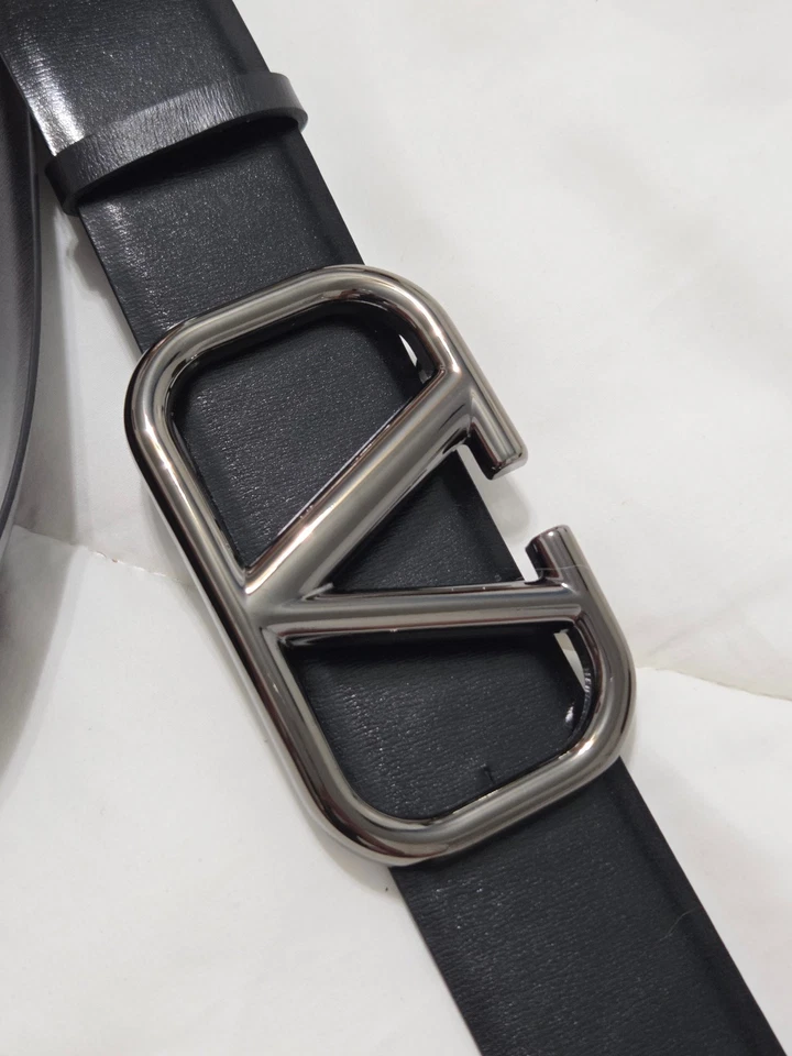 Cinturón de piel de becerro Valentino Garavani VLogo Signature talla 95 cm unisex hebilla en V Foto 4 de 4