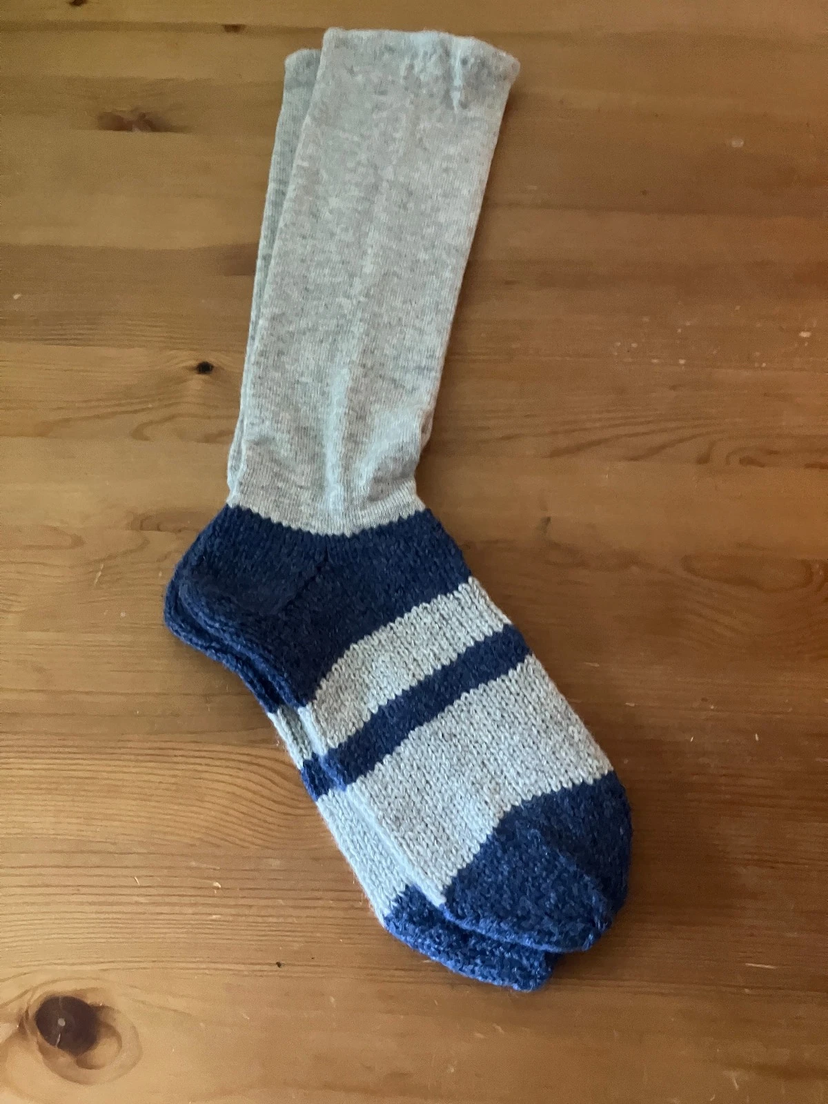 100% Cashmere Handmade Grey/Blue Striped Soft Bed Socks Women's M/L