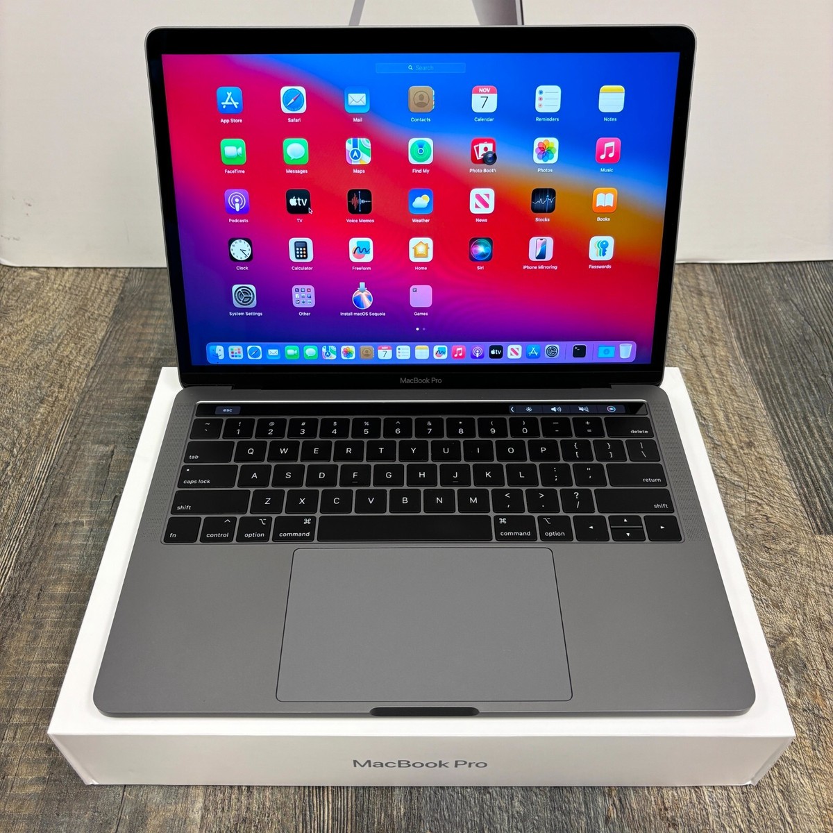 SEQUOIA 2019-2020 Apple MacBook Pro 13 - 16GB RAM 512GB SSD SEQUOIA 2019-2020 Apple MacBook Pro 13 - 16GB RAM 512GB SSD