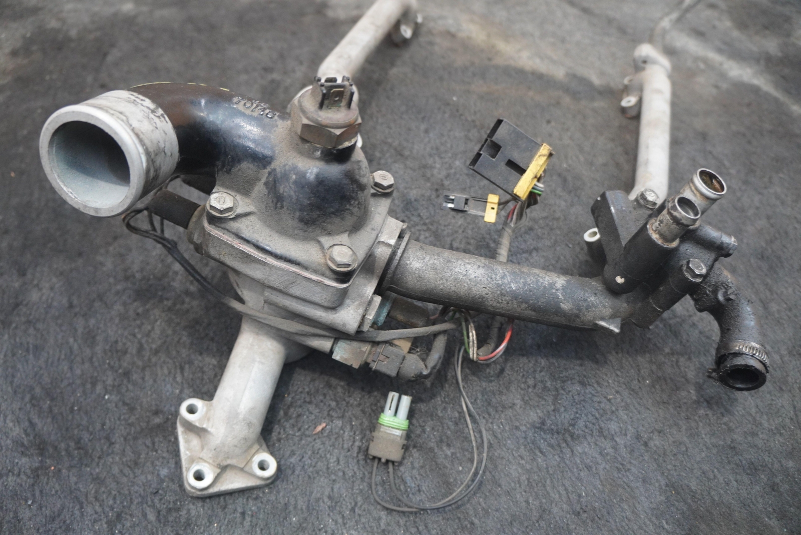 Thermostat Housing Water Pipe Assembly UE70148 OEM Bentley Mulsanne 1988