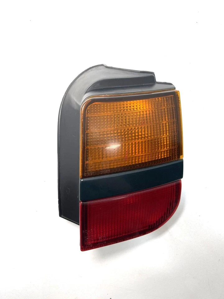 LUZ TRASEIRA DIREITA DO LADO DO MOTORISTA GENUÍNA MITSUBISHI EXPO 92-95 O/S Stanley 043-1536R - Imagem 3 de 4