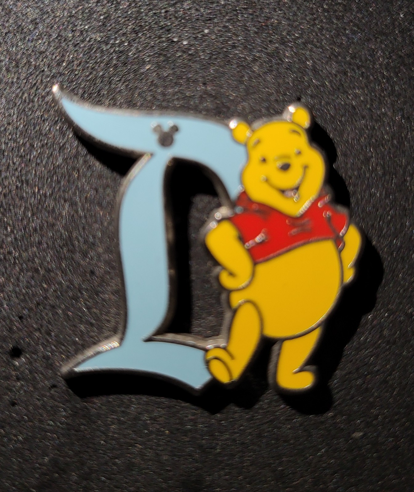 Pooh Bear D Pin Hidden Mickey RARE Disney