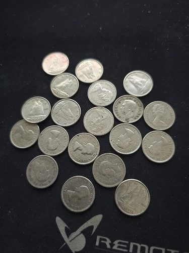 Lot Of 19 Canadian 80% Silver Dimes Canada 10 Cent Pre 1967 .10 Coins Ag