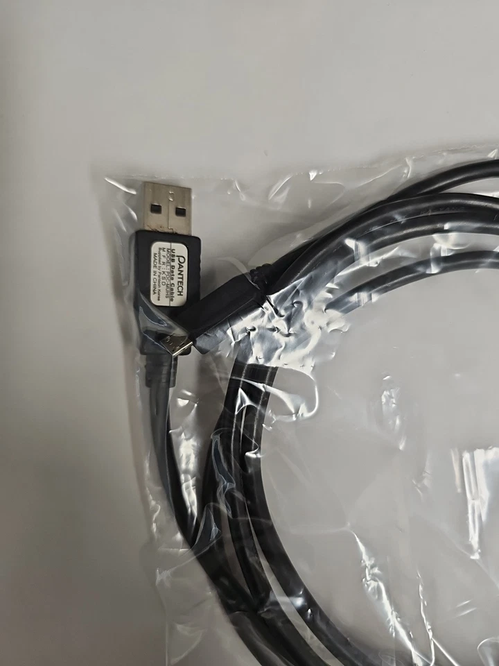 CABLE CABLE USB A MICRO USB 60" PANTECH EN MUY BUENA CONDICIÓN Foto 2 de 2