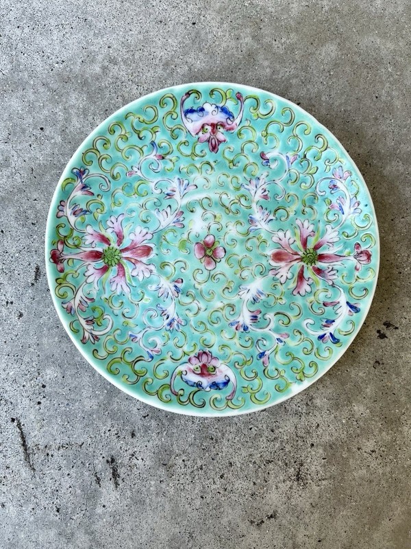 Antique Chinese Qing Dynasty Famille Rose dish or plate. Guangxu mark