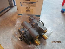 Bendix 800647 E 8 P Dual Circuit Foot Brake Valve  New, Floor Mounted 2506079C91