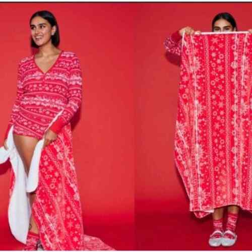 NWT Victoria’s Secret Cozy Plush Fleece Blanket Red & White - Picture 1 of 3