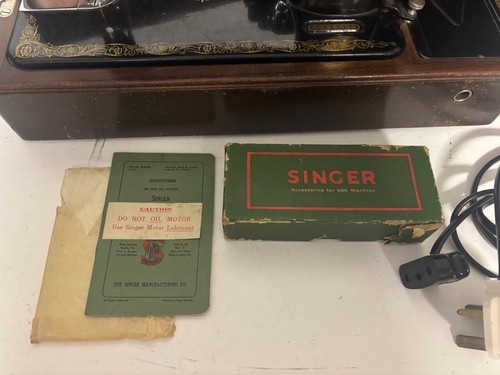 Singer Sewing Machine 99K 1935 With Original Manual & Case + Extras - Picture 2 of 24