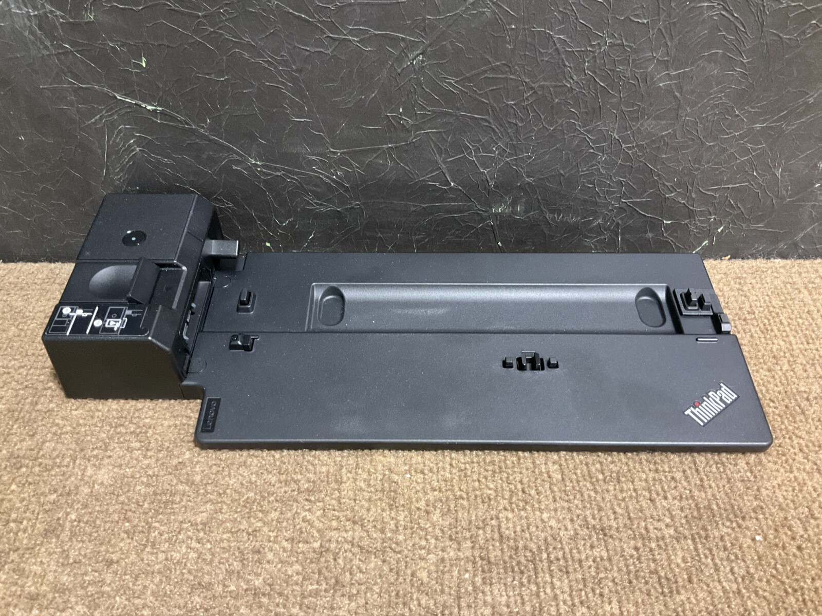 Lenovo 40AJ0135US Docking Station – Base Di Collegamento Per Portatile, Porte Multiple, 10/100/1000 Mbps, Nero