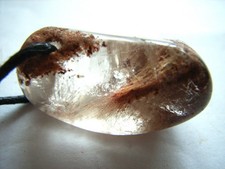 Schöner, kleiner LODOLITH QUARZ ( Schamanenstein ), gebohrt, am Band