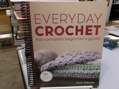 Everyday Crochet: The Complete Beginner's Guide: 15+ Cozy Patterns, Gilbank, Jun