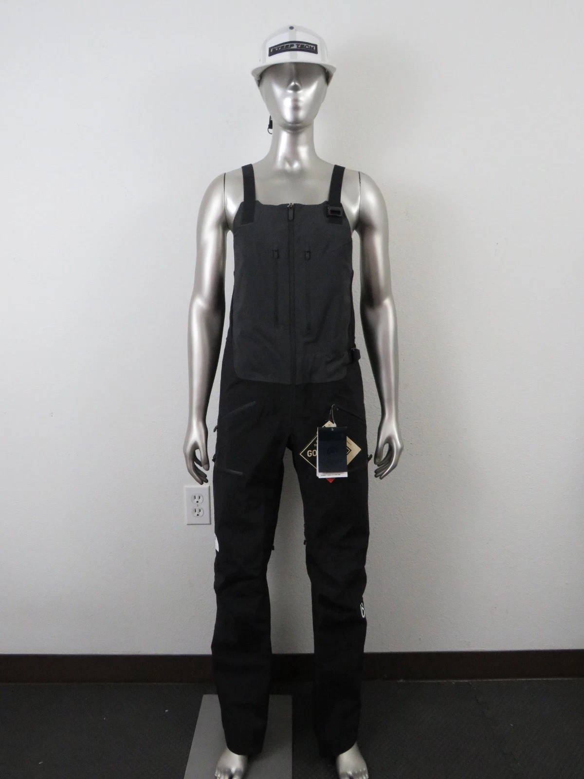 Womens The North Face Tsirku GTX GORE TEX Waterproof Shell Ski Bibs Pant Black
Opens in a new window