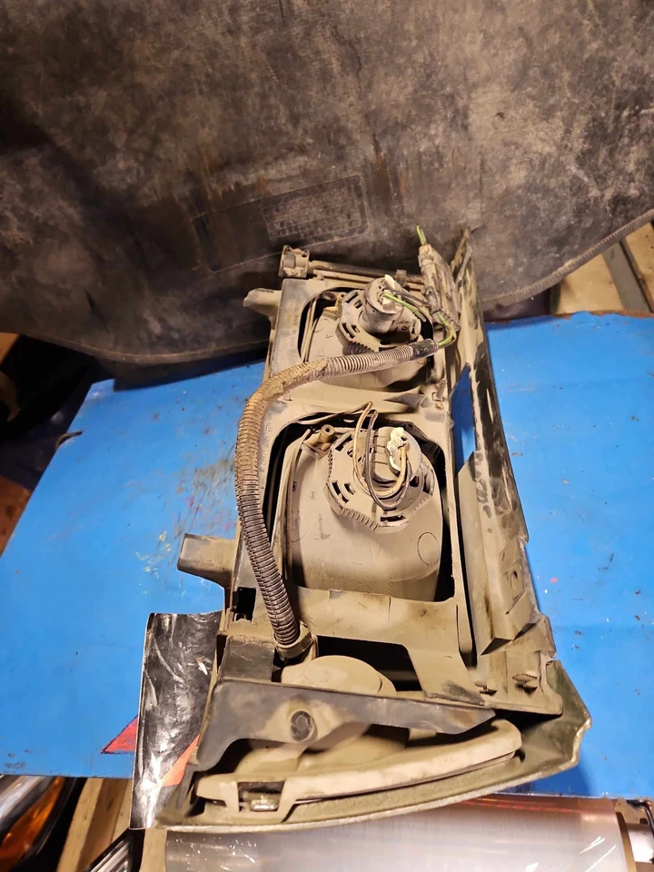 87-90 ELECTRA PARK AVENUE Right Headlight & Mounting Bracket Passenger Side OEM Foto 3 de 4