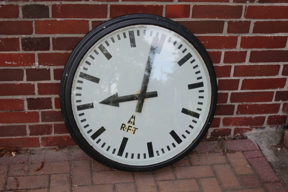 große RFT Bahnhofs - Industrie- Fabrikuhr Bahnsteiguhr, Wanduhr